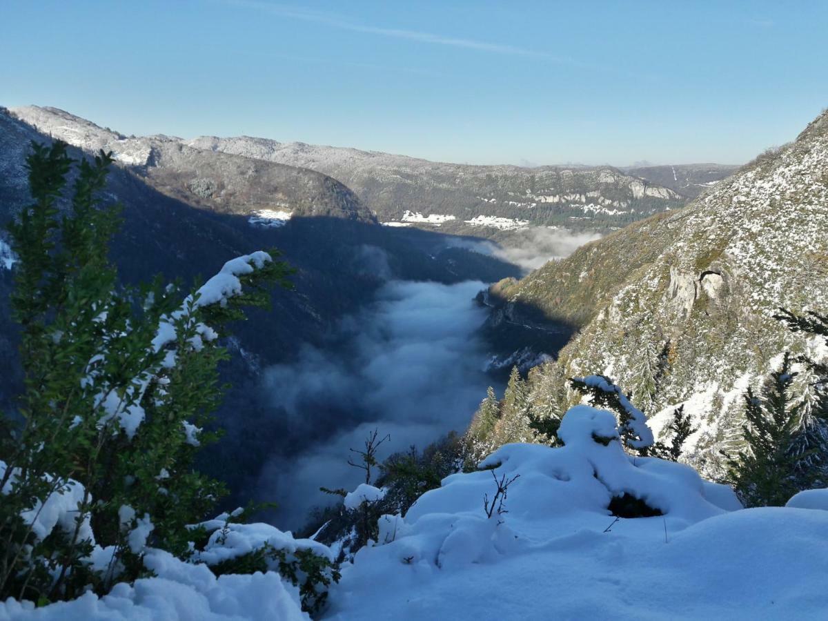 Au Coeur Du Lapidaire Septmoncel-Les-Molunes Buitenkant foto